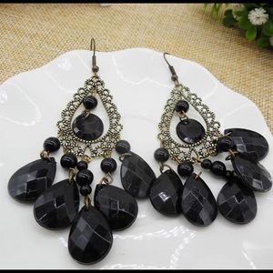 Earrings black